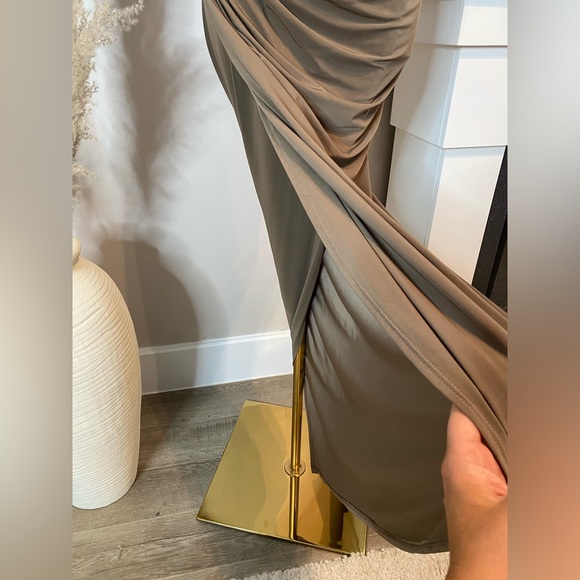 Taupe dress - Picture 3 of 5